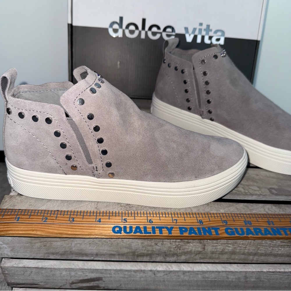 New Dolce‎ Vita Grey Suede Studded Slip-On Booties size 8.5